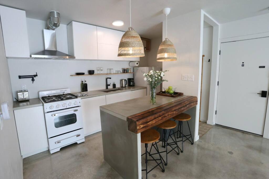 Concrete Suite 5 Min Walk To Shands Uf Gainesville Zewnętrze zdjęcie