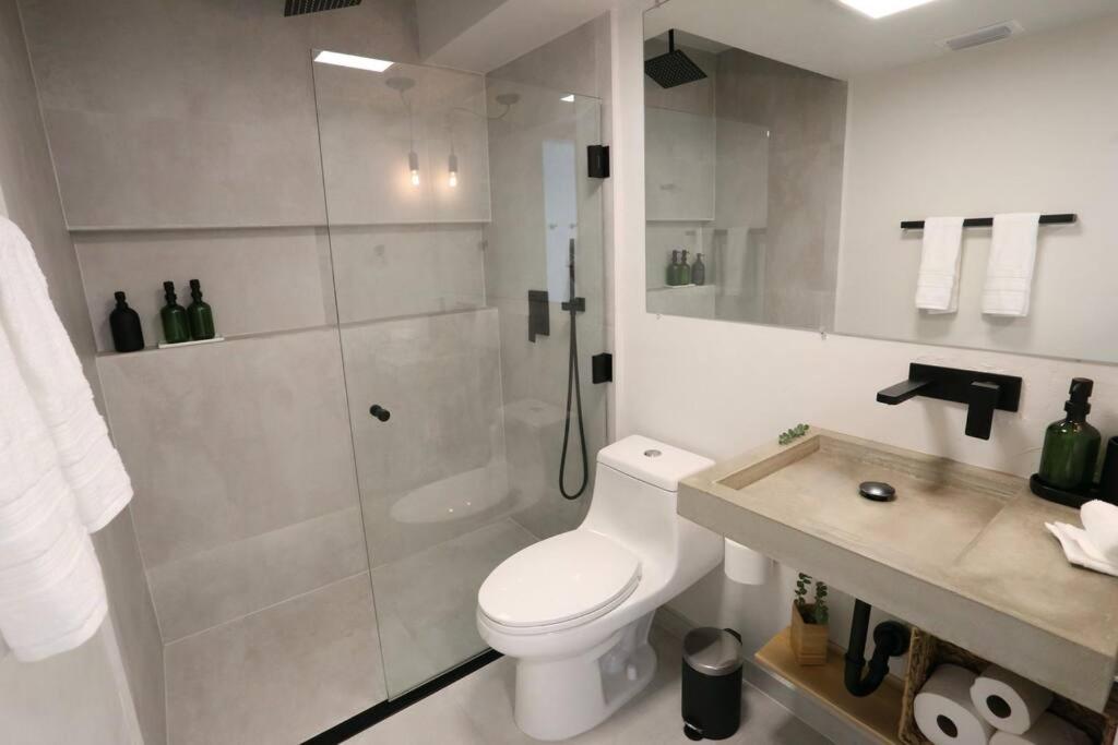 Concrete Suite 5 Min Walk To Shands Uf Gainesville Zewnętrze zdjęcie